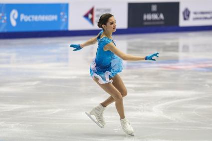 Челябинск.  Фигуристка Евгения Медведева  во время выступления  на Чемпионате России по фигурному катанию.