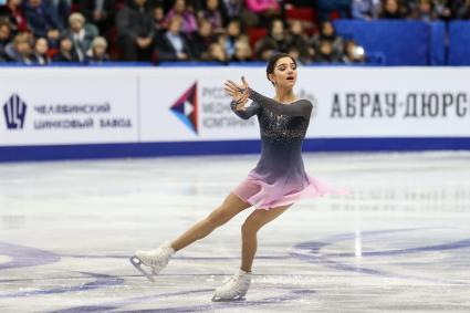 Челябинск.  Фигуристка Евгения Медведева  во время выступления  на Чемпионате России по фигурному катанию.