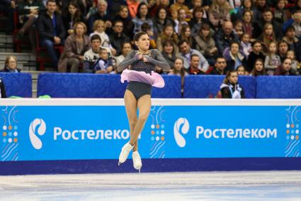 Челябинск.  Фигуристка Евгения Медведева  во время выступления  на Чемпионате России по фигурному катанию.