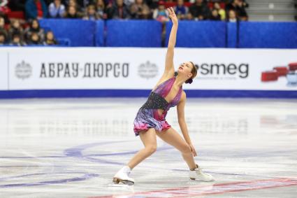 Челябинск.  Фигуристка Анна Погорилая во время выступления  на Чемпионате России по фигурному катанию.