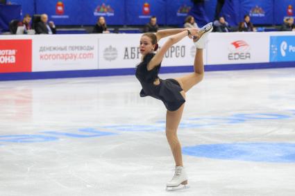 Челябинск.  Фигуристка Анна Погорилая во время выступления  на Чемпионате России по фигурному катанию.