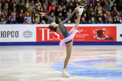 Челябинск.  Фигуристка Евгения Медведева  во время выступления  на Чемпионате России по фигурному катанию.