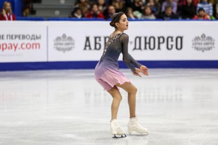 Челябинск.  Фигуристка Евгения Медведева  во время выступления  на Чемпионате России по фигурному катанию.