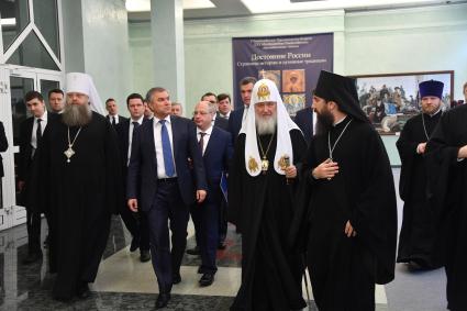 Москва. Митрополит Ростовский и Новочеркасский Меркурий, спикер Госдумы РФ Вячеслав Володин и патриарх Московский и всея Руси Кирилл (слева направо) на открытии V Рождественских парламентских встреч в Государственной думе РФ.