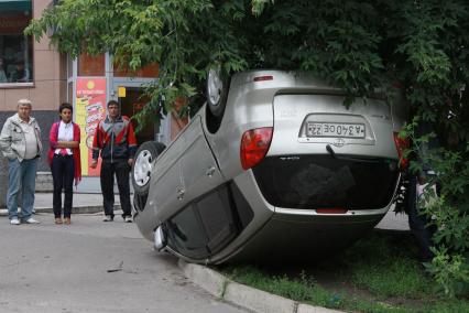 Барнаул.  Автомобиль, пострадавший в результате ДТП.