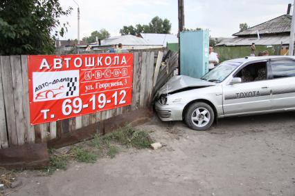 Барнаул.  Автомобиль, пострадавший в результате ДТП.