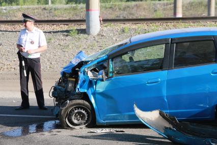 Барнаул.  Автомобиль, пострадавший в результате ДТП.