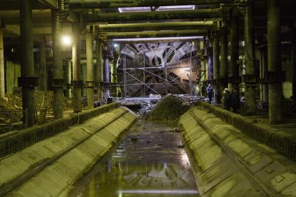 Санкт-Петербург. Рабочие на строящейся станции метро `Новокрестовсая`.