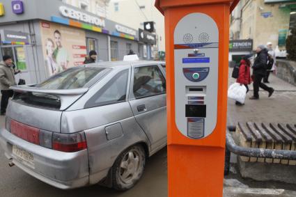 Ставрополь.  Паркомат в зоне платной парковки на одной из улиц города.