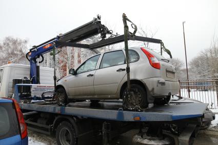 Ставрополь.  Эвакуация автомобиля, пострадавшего в результате ДТП.