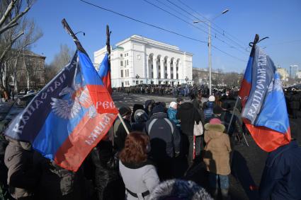 Украина, Донецк. Церемония прощания с командиром батальона `Сомали` Михаилом `Гиви` Толстых в Донецком государственном академическом театре оперы и балета.