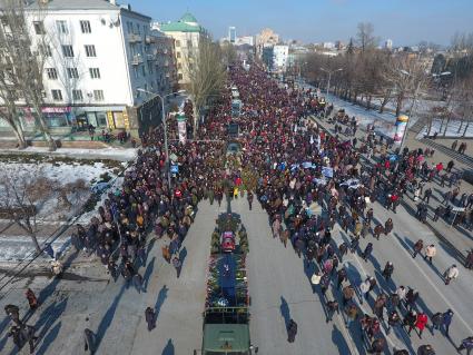 Украина, Донецк. Церемония прощания с командиром батальона `Сомали` Михаилом `Гиви` Толстых в Донецком государственном академическом театре оперы и балета.