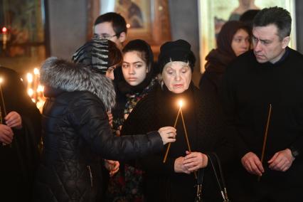 Москва.  Во время заупокойного богослужения в память о погибших в крушении  самолета Ту-154 над Черным морем в Новоспасском ставропигиальном мужском монастыре.