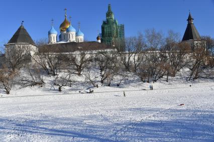 Москва. Вид на Новоспасский мужской монастырь.