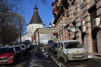 Москва. Вид на угловую башню  Новоспасского монастыря.