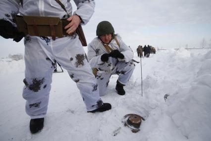 Башкирия. Саперы инженерных  войск на военном полигоне Алкино-2 во время специальных учений ко Дню инженерных войск.