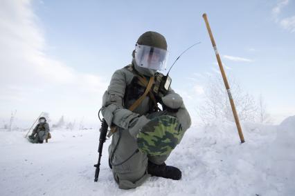 Башкирия. Саперы инженерных  войск на военном полигоне Алкино-2 во время специальных учений ко Дню инженерных войск.