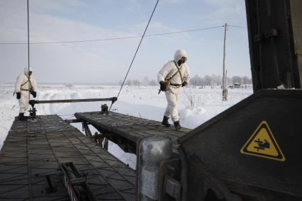 Башкирия. Военнослужащие инженерных  войск на военном полигоне Алкино-2 во время специальных учений ко Дню инженерных войск.