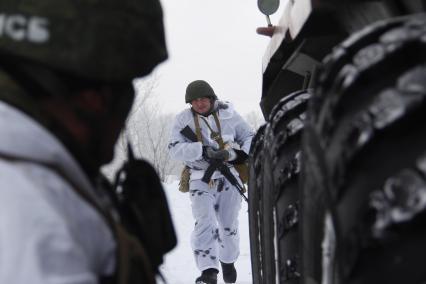 Башкирия. Военнослужащий инженерных  войск на военном полигоне Алкино-2 во время специальных учений ко Дню инженерных войск.