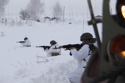 Башкирия. Саперы инженерных  войск на военном полигоне Алкино-2 во время специальных учений ко Дню инженерных войск.