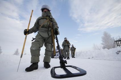 Башкирия. Сапер  инженерных  войск на военном полигоне Алкино-2 во время специальных учений ко Дню инженерных войск.