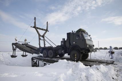 Башкирия. Военнослужащие инженерных  войск на военном полигоне Алкино-2 во время специальных учений ко Дню инженерных войск.