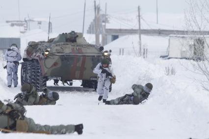 Башкирия. Военнослужащие инженерных  войск на военном полигоне Алкино-2 во время специальных учений ко Дню инженерных войск.