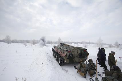 Башкирия. Саперы инженерных  войск на военном полигоне Алкино-2 во время специальных учений ко Дню инженерных войск.