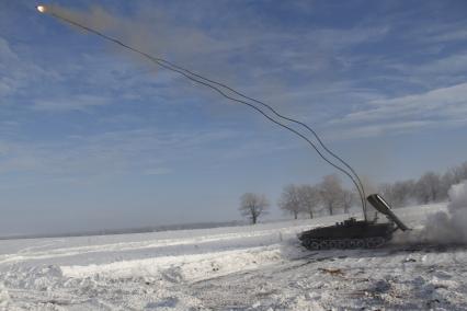 Башкирия. Самоходная установка УР-77 на военном полигоне Алкино-2 во время специальных учений ко Дню инженерных войск.