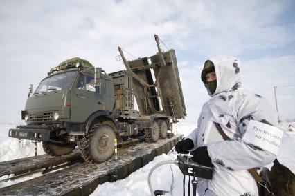 Башкирия. Военнослужащие инженерных  войск на военном полигоне Алкино-2 во время специальных учений ко Дню инженерных войск.