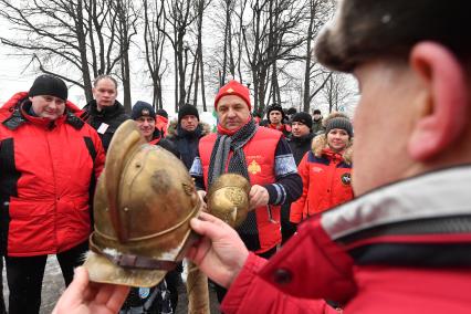 Москва. Министр МЧС России Владимир Пучков принял участие в флешмобе под девизом `МЧС России-за здоровый образ жизни` в парке Горького.