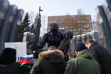 Екатеринбург. Церемония возложения цветов к мемориалу войнам-интернационалистам \"Черный тюльпан\", в день 28-й годовщины вывода Советских войск из Афганистана