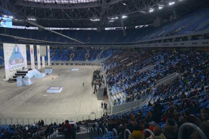 Санкт-Петербург. Зрители на стадионе `Санкт-Петербург Арена`.