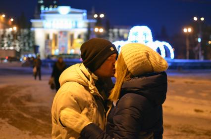 Новосибирск. Влюбленная пара в День святого Валентина.