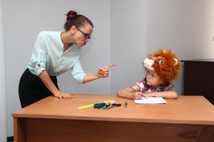 Нижний Новгород. Постановочная съемка на тему: насилие в семье.