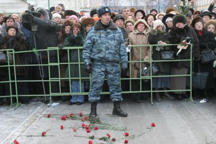 Диск193. Прощание с актером Александром Абдуловым. 5.01.2008. На снимке: поклонники творчества актера