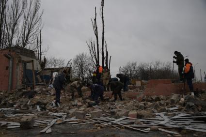 Украина, Донецк. Последствия мощного взрыва в районе транспортной развязки `Мотель`.