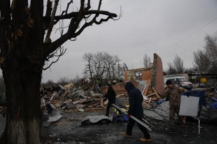 Украина, Донецк. Последствия мощного взрыва в районе транспортной развязки `Мотель`.