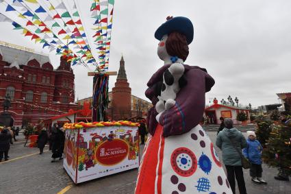 Москва.  Фестиваль  `Московская Масленица`  на Манежной площади.