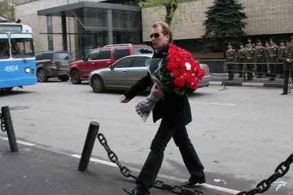 Диск193. Похороны поэта Михаила Танича. 19.04.2008. На снимке: певец Александр Малинин
