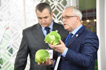 Москва.  Участники международной выставке продуктов питания `Продэкспо-2017` .