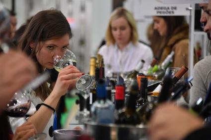 Москва. На международной выставке продуктов питания , напитков и сырья `Продэкспо-2017` .