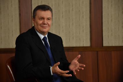 Москва. Бывший президент Украины Виктор Янукович во время беседы с журналистами.