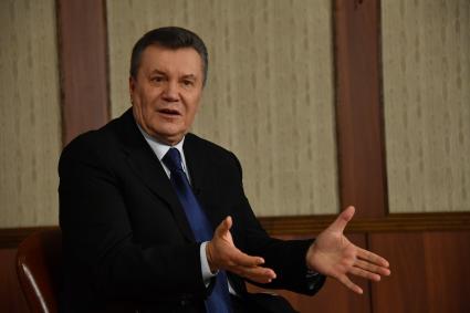 Москва. Бывший президент Украины Виктор Янукович во время беседы с журналистами.