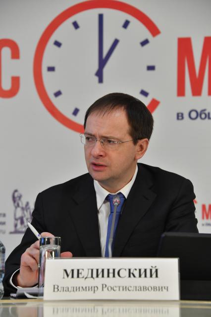 Москва. Министр культуры РФ Владимир Мединский во время онлайн-конференции `Час с министром` в Общественной палате РФ.