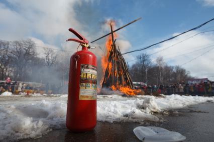 Ставрополь. Сжигание чучела  во время празднования Широкой Масленицы.
