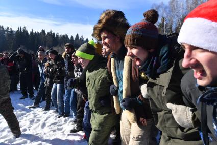 Московсая область. Народные забавы во время празднования Бакшевской Масленицы  в Истринском районе деревни  Румянцево.