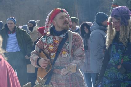 Московсая область. Народные гуляния  во время празднования Бакшевской Масленицы  в Истринском районе деревни  Румянцево.