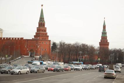 Москва.    Вид на Боровицкую площадь и Кремль.