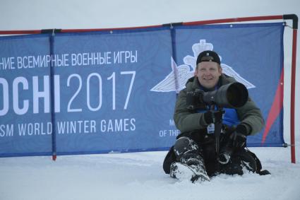 Сочи.  Фотограф Виктор Березкин  на III Всемирных зимних военных играх .